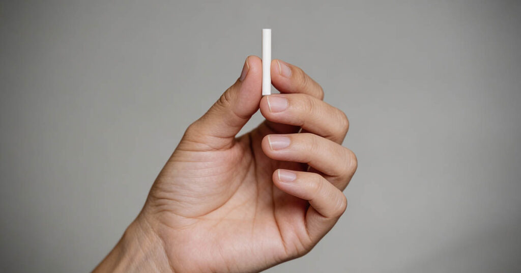 “Chip da menopausa": o guia completo sobre benefícios, riscos e alternativas seguras